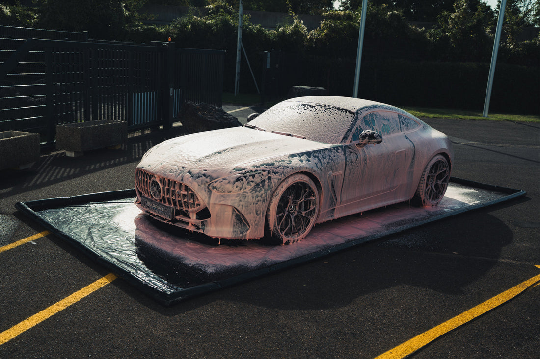 Auto zuhause waschen leicht gemacht – nachhaltige Waschmatte mit integriertem Auffangsystem