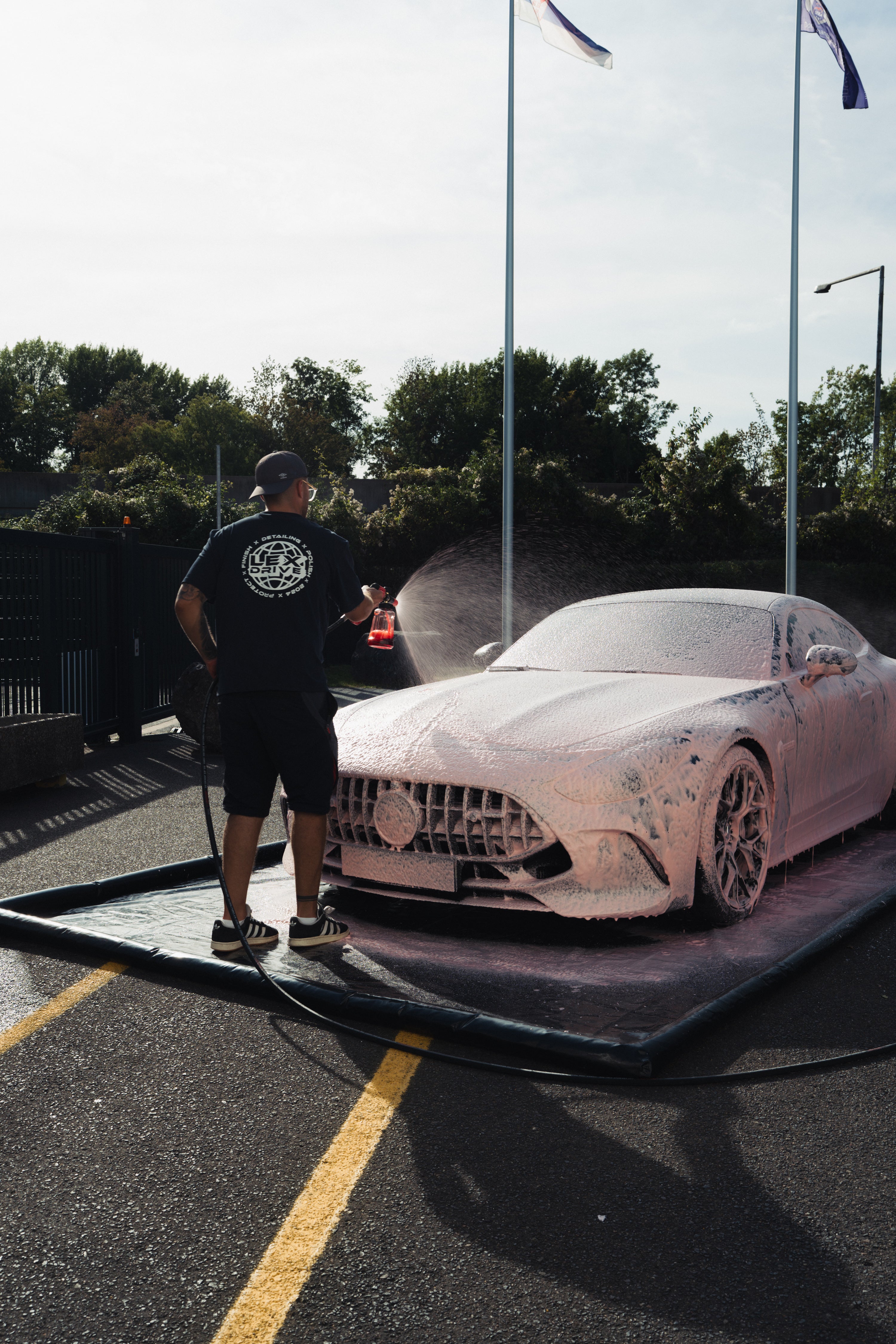 Außenwäsche mit der DripGuard Waschmatte leicht gemacht